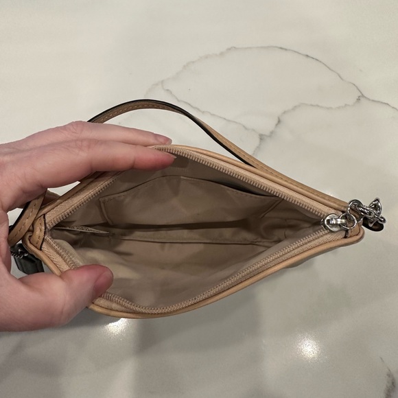 Coach tan wristlet - Picture 4 of 4
